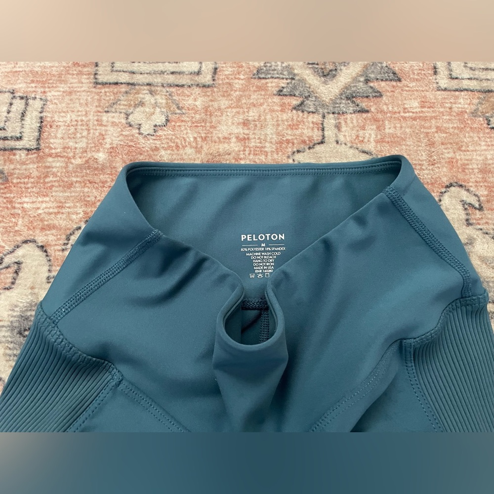 Peloton Show Up Blue Pocket Athletic Workout Leggings Size Medium - Picture 3 of 6